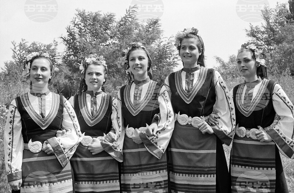 Магията на българките в народни носии