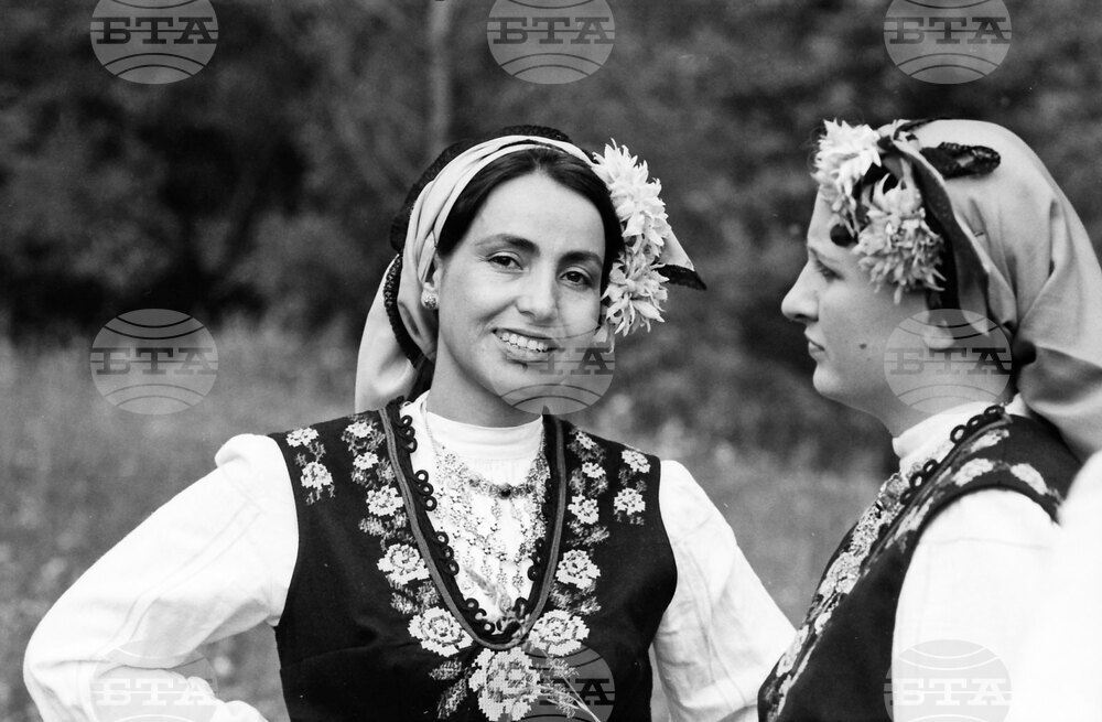 Магията на българките в народни носии