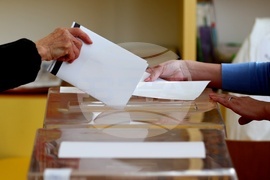 Парламентарни избори - гласуване - 93-то средно училище „Александър Теодоров – Балан“