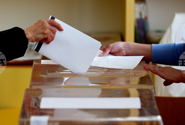 Парламентарни избори - гласуване - 93-то средно училище „Александър Теодоров – Балан“