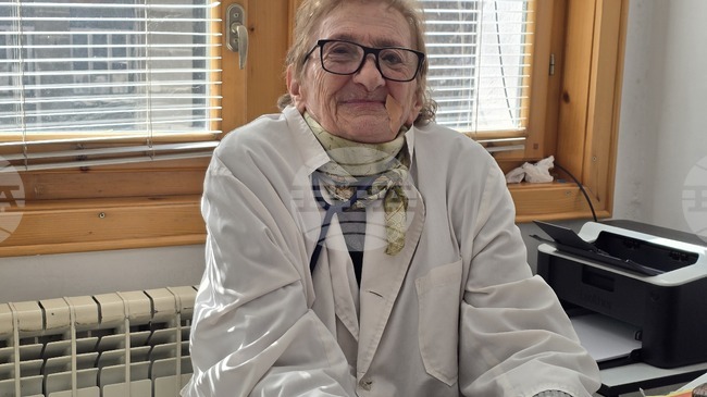 Осемдесет и осем годишна лекарка се грижи денонощно за 2000 пациенти в тетевенското село Глогово