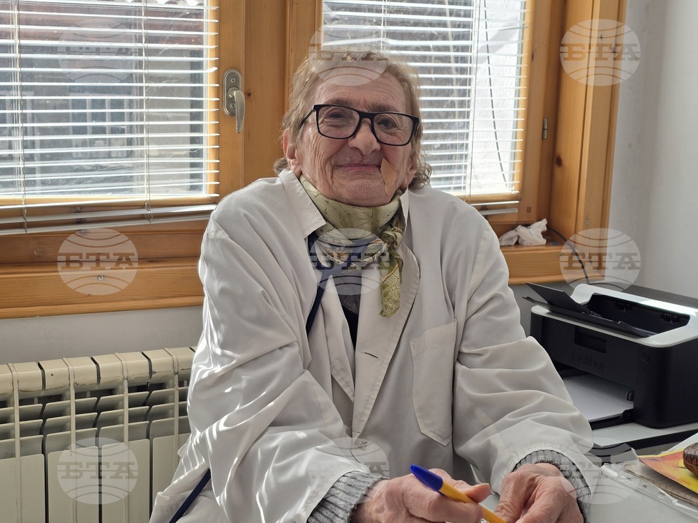 Осемдесет и осем годишна лекарка се грижи денонощно за 2000 пациенти в тетевенското село Глогово