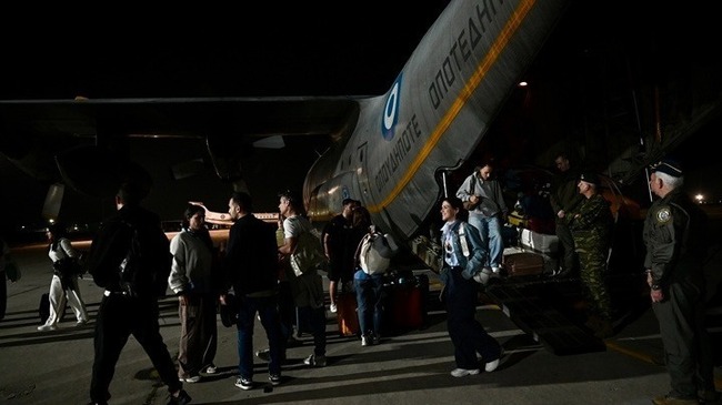 АНА-МПА: Евакуацията на гръцки граждани от Близкия изток продължава