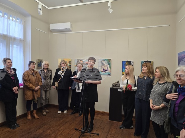 Изложбата "Изкушения" в Къщата на художниците в Плевен представя дамите от Дружеството на плевенските художници