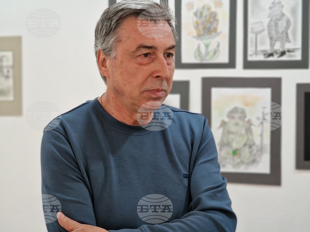 Д-р Ангел Ангелов подреди петата си изложба в Перник