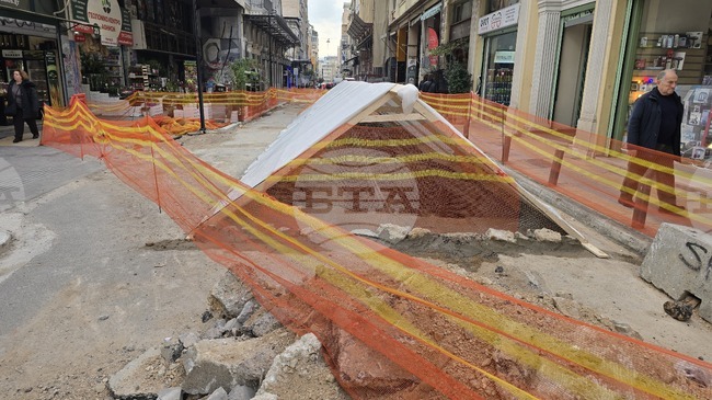 Антична мозайка е открита при ремонт на улица в центъра на Атина