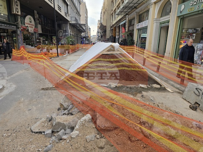 Антична мозайка е открита при ремонт на улица в центъра на Атина