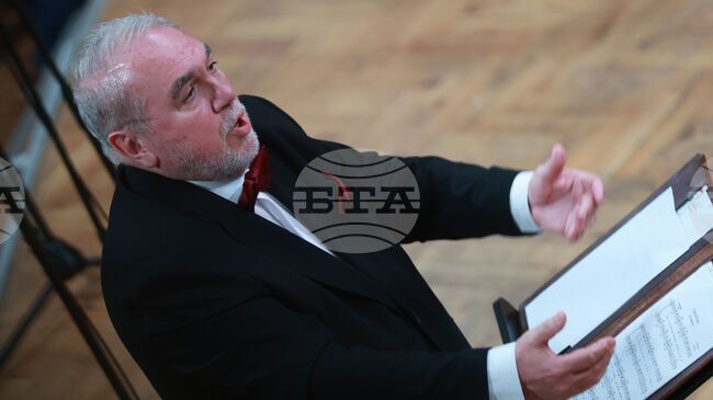 Проф. Адриана Благоева създаде империя от мъжки гласове, каза за БТА диригентът проф. Христо Кротев