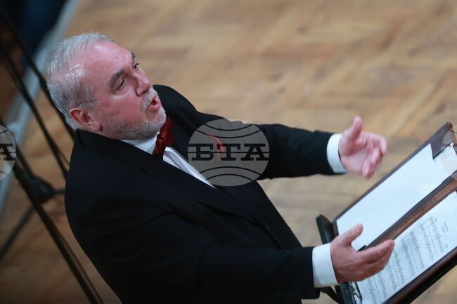 Проф. Адриана Благоева създаде империя от мъжки гласове, каза за БТА диригентът проф. Христо Кротев