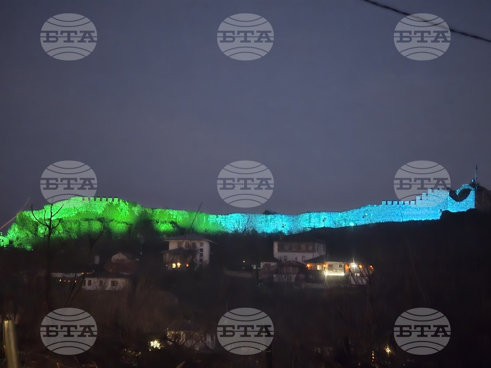 Ловешката средновековна крепост бе осветена в синьо и зелено по повод Световния ден на лимфедема