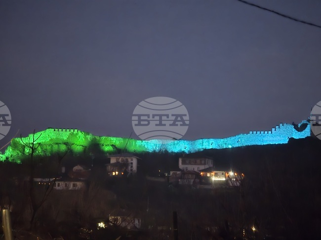 Ловешката средновековна крепост бе осветена в синьо и зелено по повод Световния ден на лимфедема