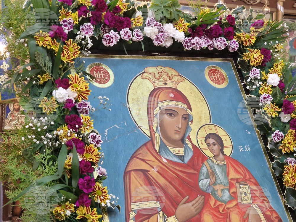 Долна баня - храм „Света Богородица“ - Малко повечерие - патриарх Даниил