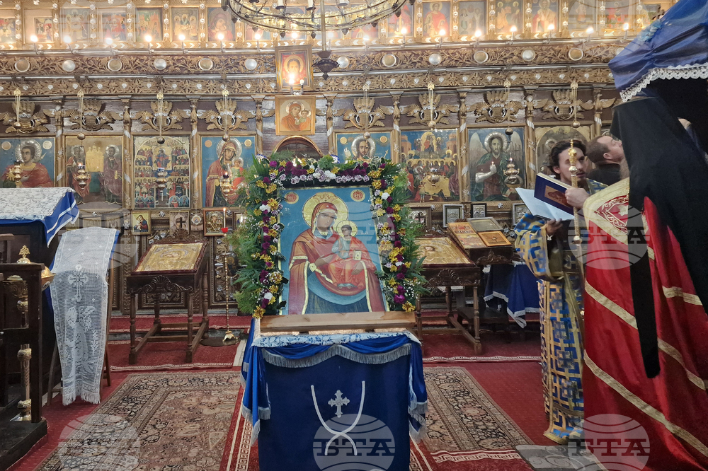 Долна баня - храм „Света Богородица“ - Малко повечерие - патриарх Даниил