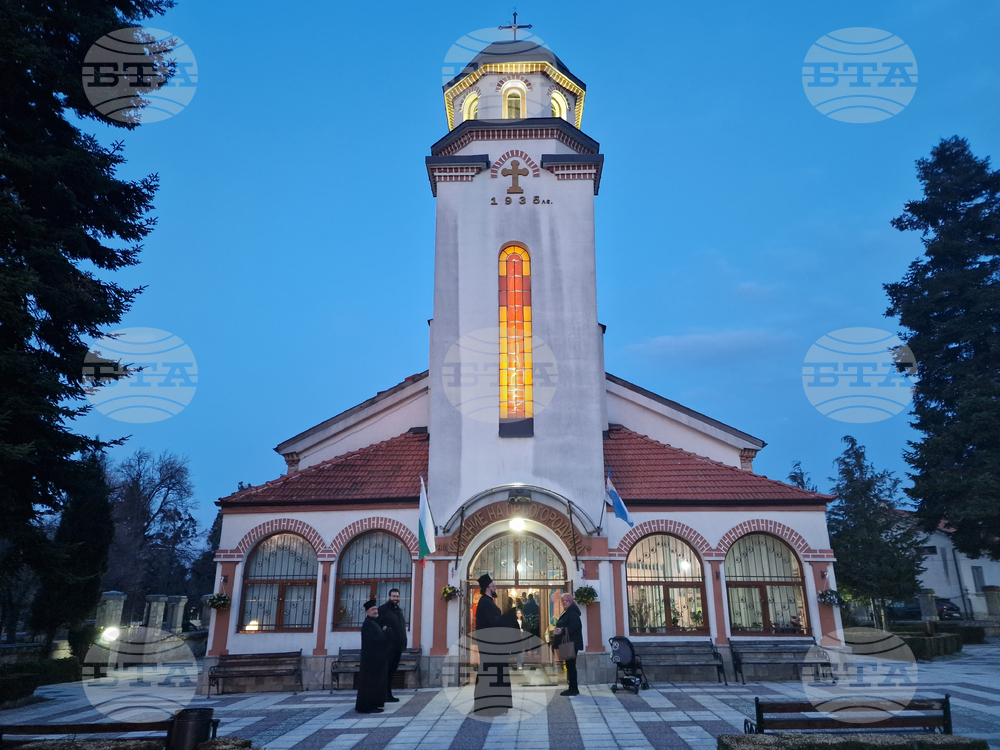 Долна баня - храм „Света Богородица“ - Малко повечерие - патриарх Даниил