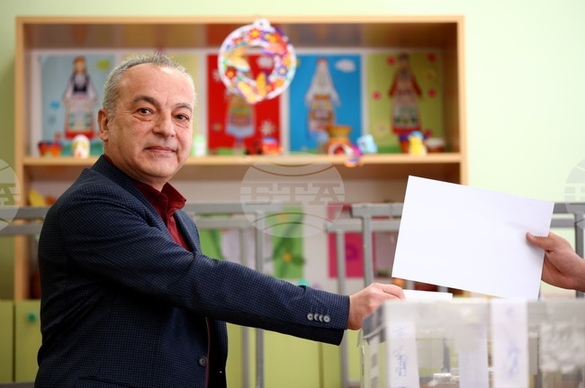 Парламентарни избори - гласуване - Гълъб Донев