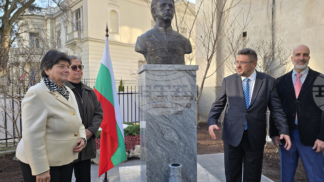 Откриха паметник на Васил Левски във Варшава