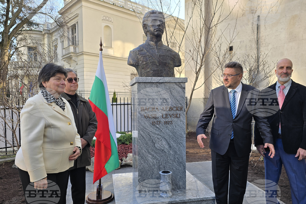 Откриха паметник на Васил Левски във Варшава