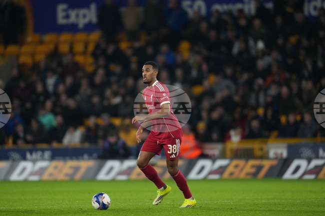 Полузащитникът Райън Гравенберх подписа нов шестгодишен договор с Ливърпул