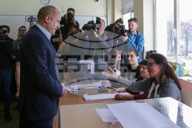 Парламентарни избори - Румен Радев - гласуване