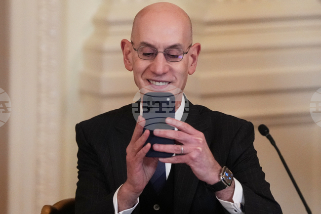 Комисарят на НБА Адам Силвър заяви, че би искал отборът Мемфис Гризлис да играe някои от мачовете си в Нешвил