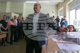 Парламентарни избори - Румен Радев - гласуване