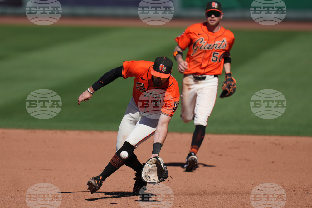Reds Giants Spring Baseball