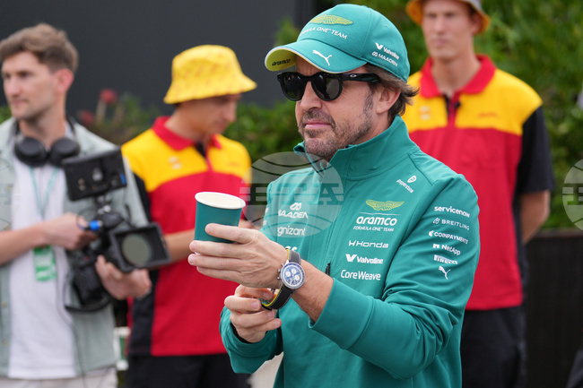 Фернандо Алонсо пропуска срещите с медиите преди Гран при на Япония във Формула 1 заради раждането на първото му дете