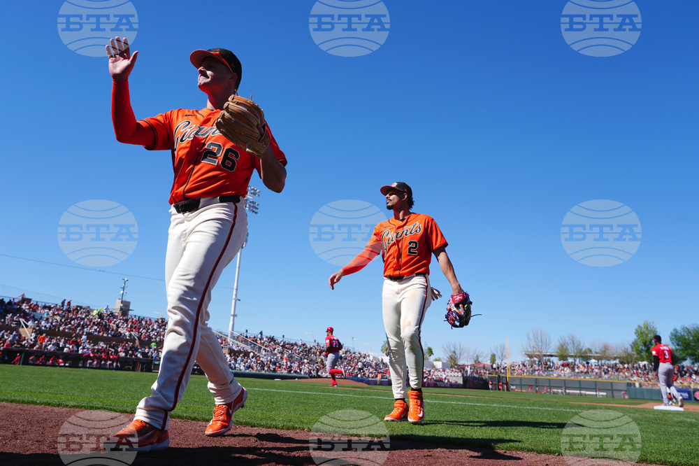 Reds Giants Spring Baseball