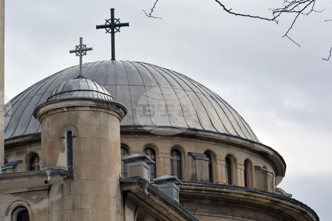 Жена открадна 190 лева от църква в Русе