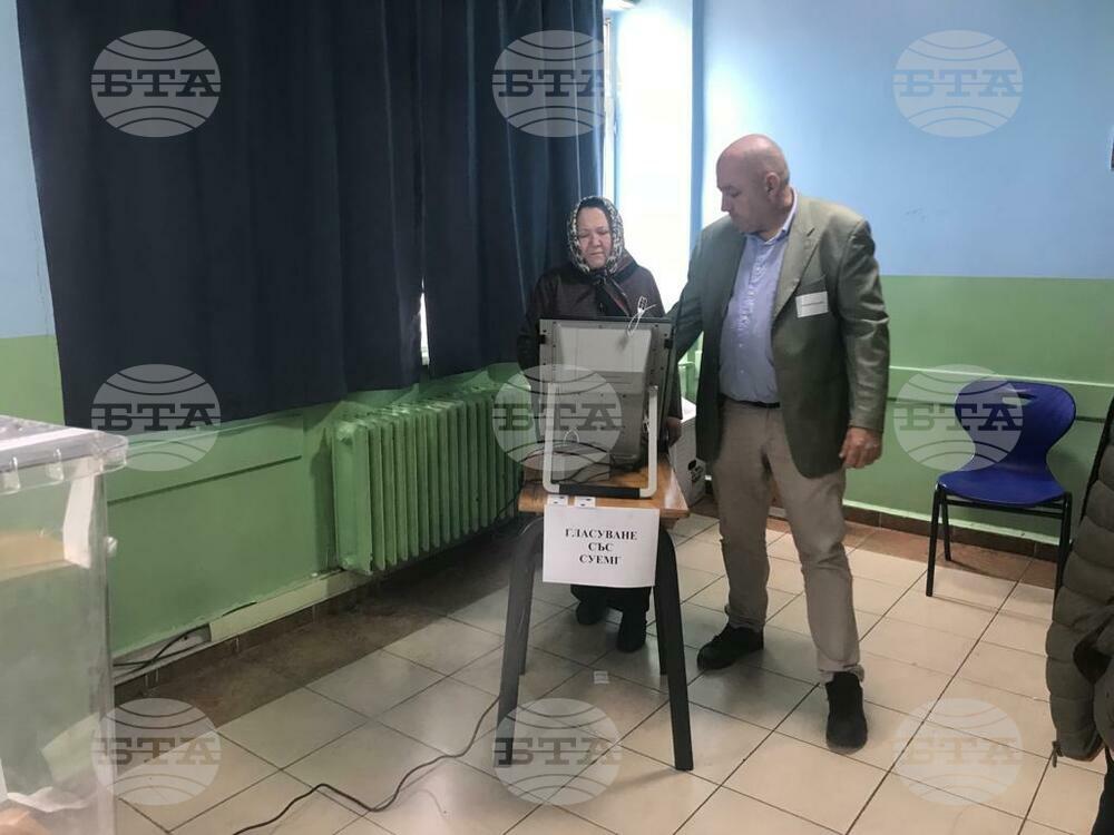 Българските граждани гласуват в 50 секции в Истанбул и областта