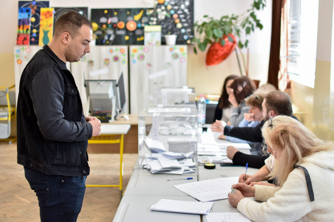 Пловдив - парламентарни избори - училище „Христо Груев Данов"