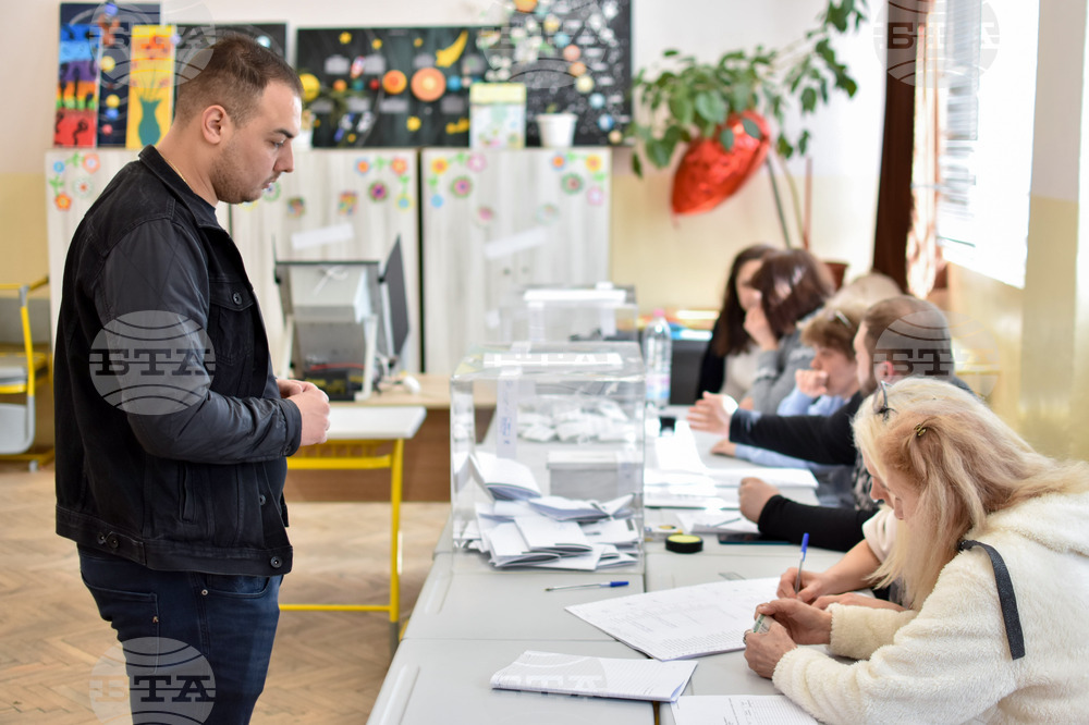 Пловдив - парламентарни избори - училище „Христо Груев Данов"