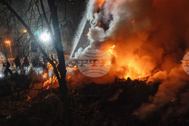 Двама души бяха убити в Харков при руски удари, заявиха украинските власти 