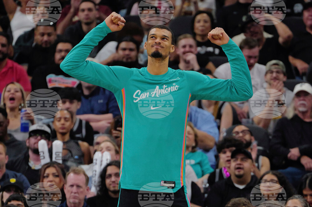 Clippers Spurs Basketball