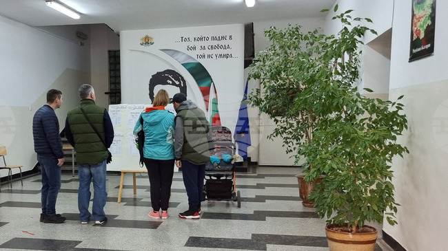 Активността към 11:30 ч. в 7-МИР Габрово е 12,67 процента