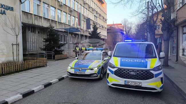 Дежурството на полицейските патрули във Врачанско започна с едноминутно мълчание и включени светлини на служебните автомобили