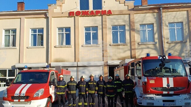 Служители на полицията и пожарната в Стара Загора почетоха паметта на свои колеги, загинали при изпълнение на служебния си дълг
