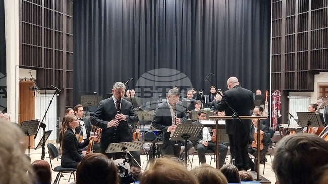 Теодосий Спасов и Симфониета Враца представиха концерт по повод 65-годишнината на кавалджията