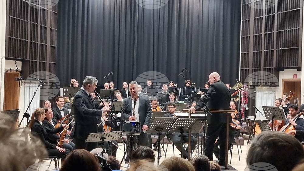 Vratsa Symphony Orchestra Marks 65th Anniversary of Kaval Player Theodosii Spassov