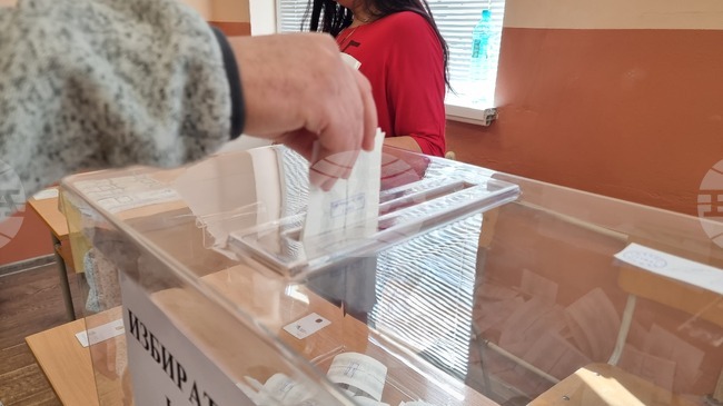 Изборният ден в Ловешка област започна нормално, всички 263 секции са отворени