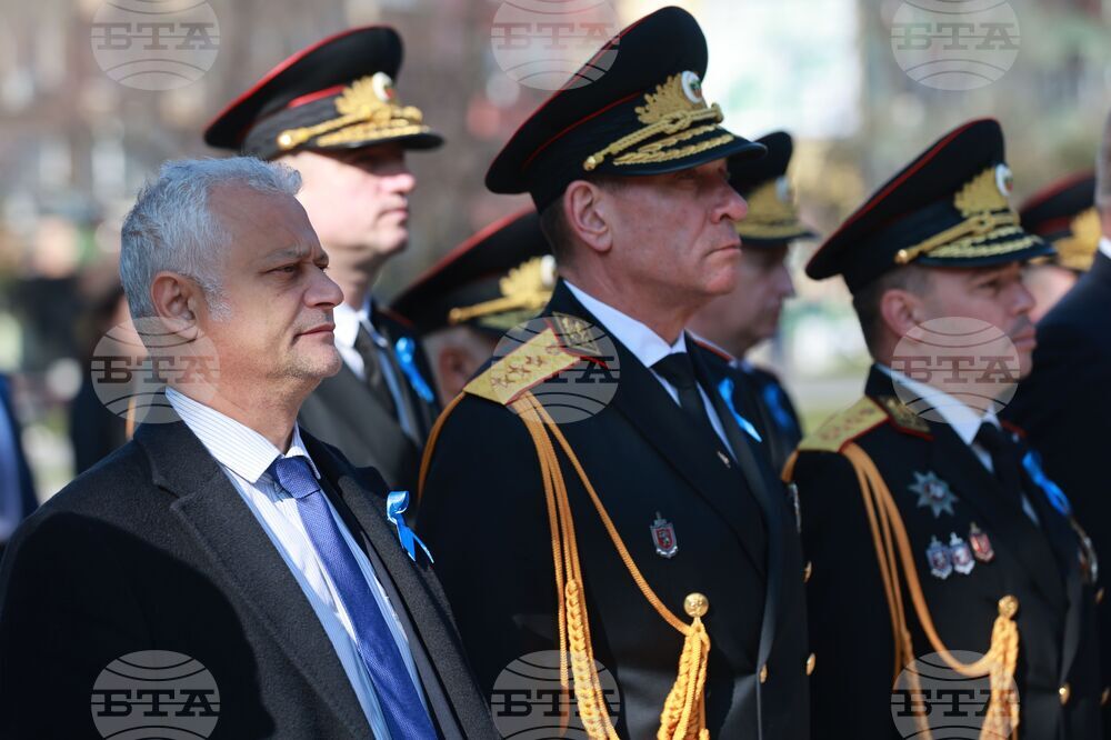 Международен ден в памет на загиналите служители на реда - поднасяне на венци