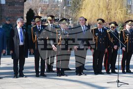 Международен ден в памет на загиналите служители на реда - поднасяне на венци