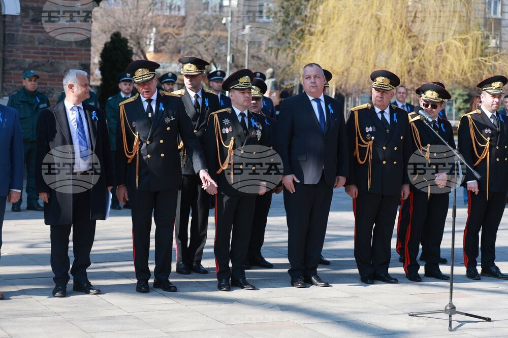 Международен ден в памет на загиналите служители на реда - поднасяне на венци