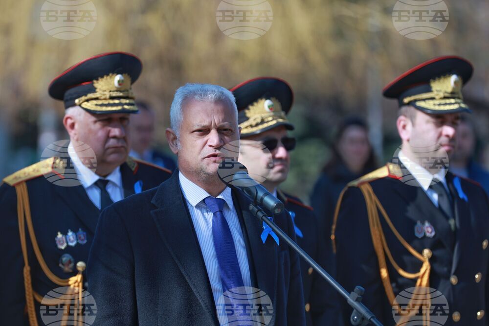 Международен ден в памет на загиналите служители на реда - поднасяне на венци