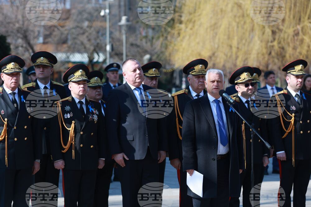 Международен ден в памет на загиналите служители на реда - поднасяне на венци