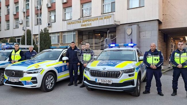 С едноминутно мълчание и включени сигнални светлини служители на ОДМВР – Ямбол почетоха паметта на загинали колеги