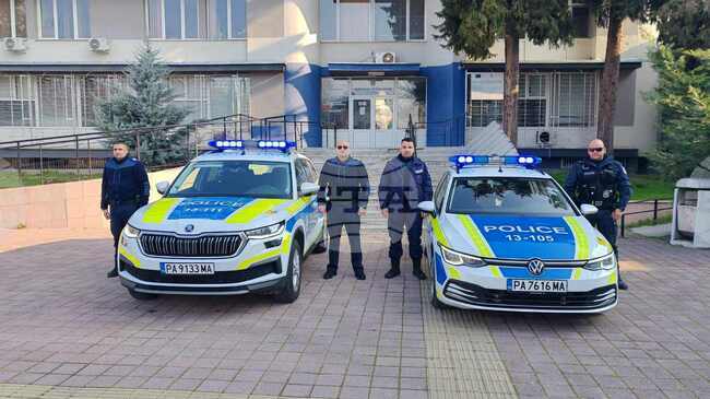 Полицаи и пожарникари в Пазарджишко почетоха паметта на загиналите си колеги