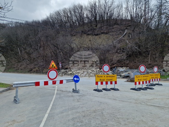 Областният управител на Велико Търново настоява за спешни мерки от Министерството на културата заради падащи камъни от хълма Трапезица