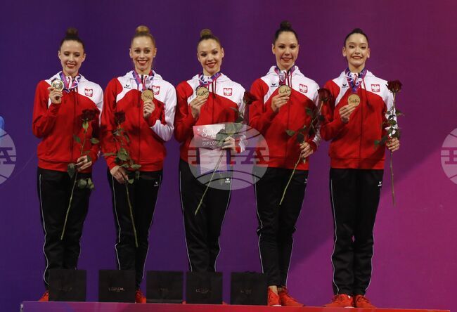 Художествена гимнастика - Световна купа - ансамбъл - три ленти и две топки - награждаване