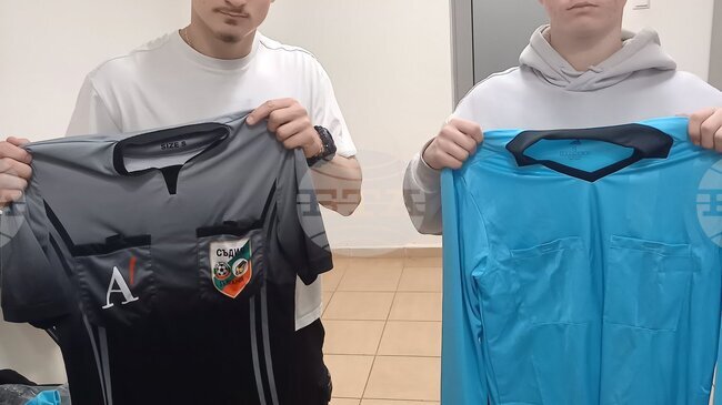 Meждународният асистент-съдия Мартин Венев стана "Човек за пример", дарявайки част от екипировката си на млади рефери